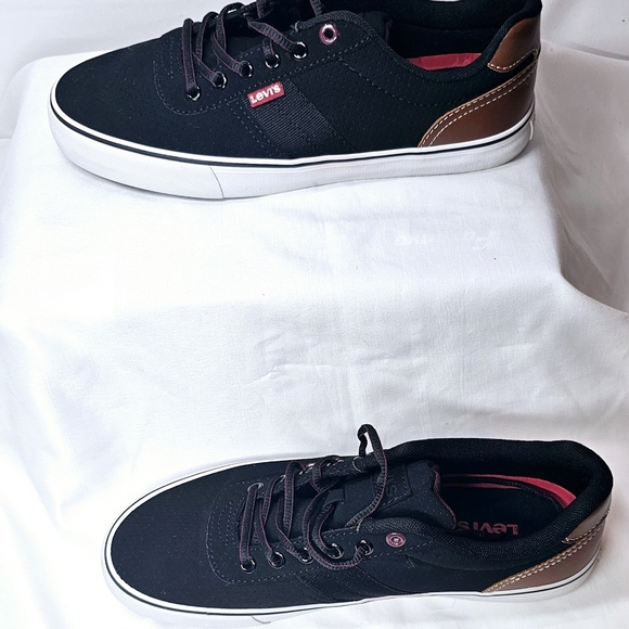 Men Levi Miles Perf Pu Shoes - Picture 4 of 8